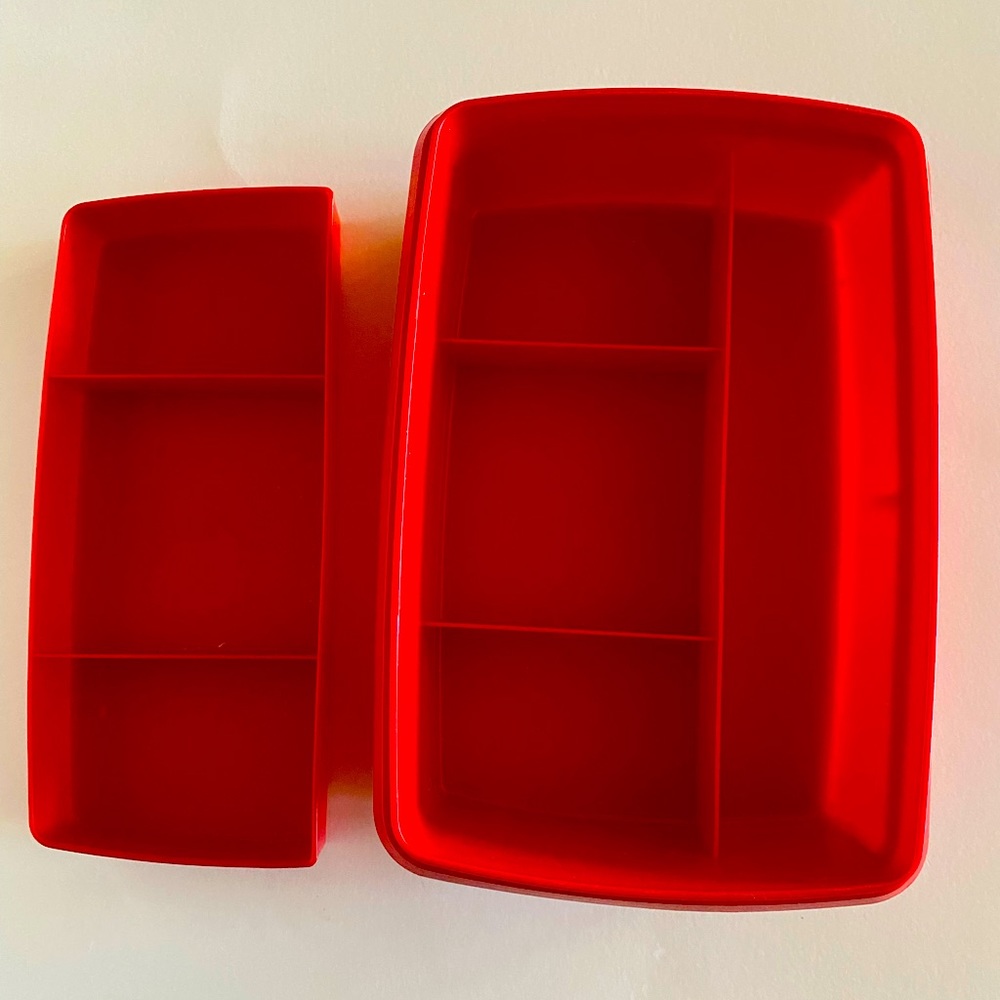 Vintage 1970s Tuppercraft sewing kit container with lid .
